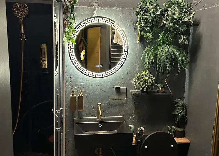 Apartment Jungle *
